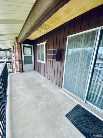 7305 Sieloff Drive F, Hazelwood, MO 63042