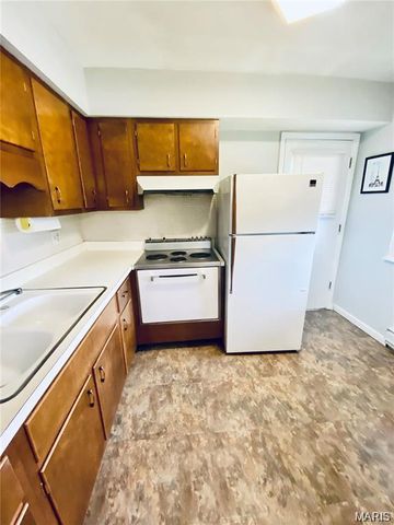 7305 Sieloff Drive F, Hazelwood, MO 63042