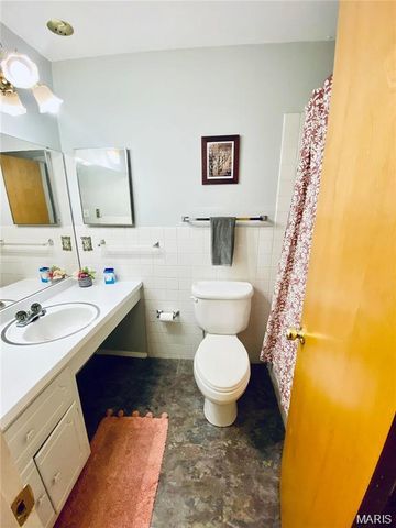 7305 Sieloff Drive F, Hazelwood, MO 63042