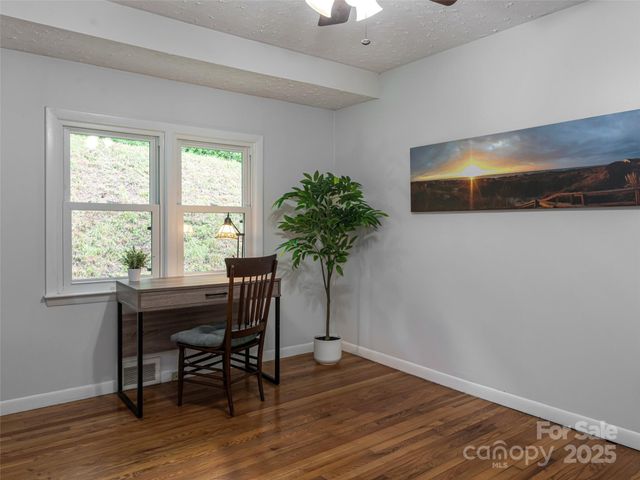 3 Valley Lane, Asheville, NC 28804