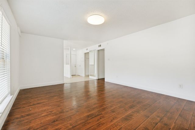 8560 Park Lane 136, Dallas, TX 75231