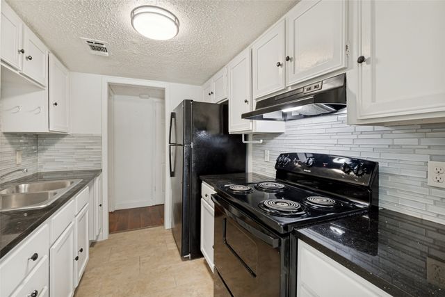 8560 Park Lane 136, Dallas, TX 75231