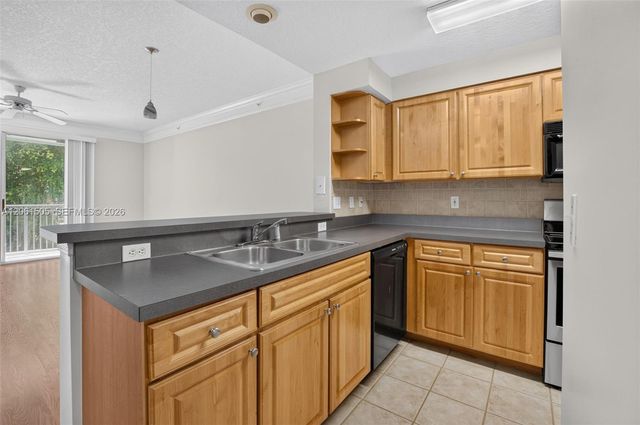 2024 Alta Meadows Ln 807, Delray Beach, FL 33444
