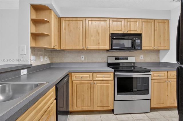 2024 Alta Meadows Ln 807, Delray Beach, FL 33444