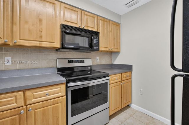 2024 Alta Meadows Ln 807, Delray Beach, FL 33444