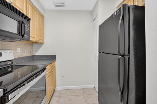2024 Alta Meadows Ln 807, Delray Beach, FL 33444