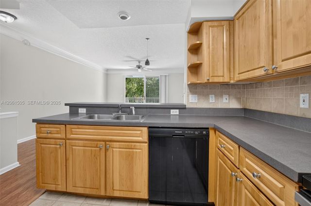 2024 Alta Meadows Ln 807, Delray Beach, FL 33444