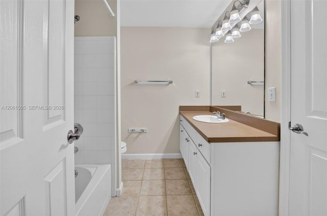 2024 Alta Meadows Ln 807, Delray Beach, FL 33444
