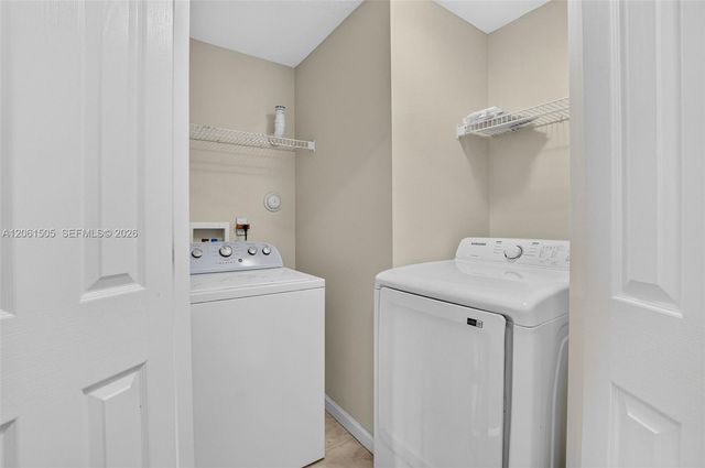 2024 Alta Meadows Ln 807, Delray Beach, FL 33444