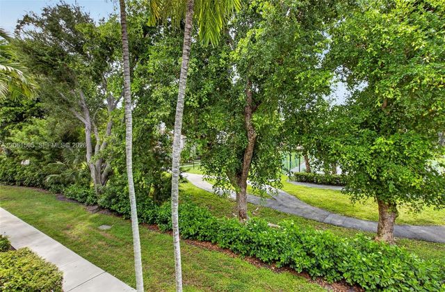 2024 Alta Meadows Ln 807, Delray Beach, FL 33444