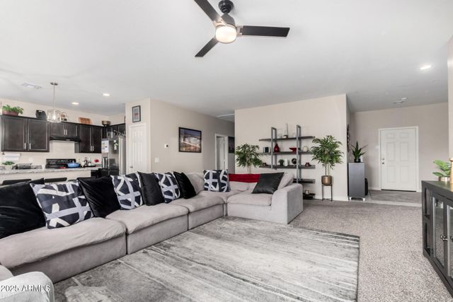 10637 W CROWN KING Road, Tolleson, AZ 85353