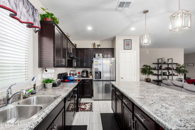 10637 W CROWN KING Road, Tolleson, AZ 85353