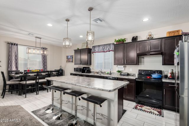 10637 W CROWN KING Road, Tolleson, AZ 85353