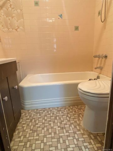 78 E Lincoln Avenue, Valley Stream, NY 11580
