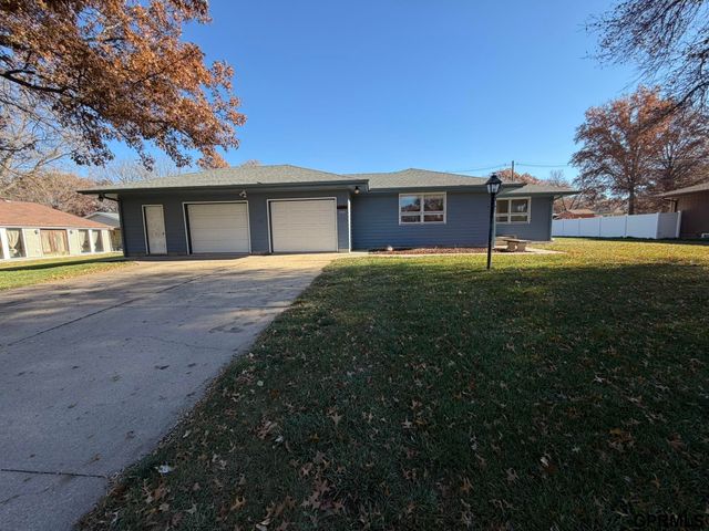 330 Kingwood Avenue, Crete, NE 68333