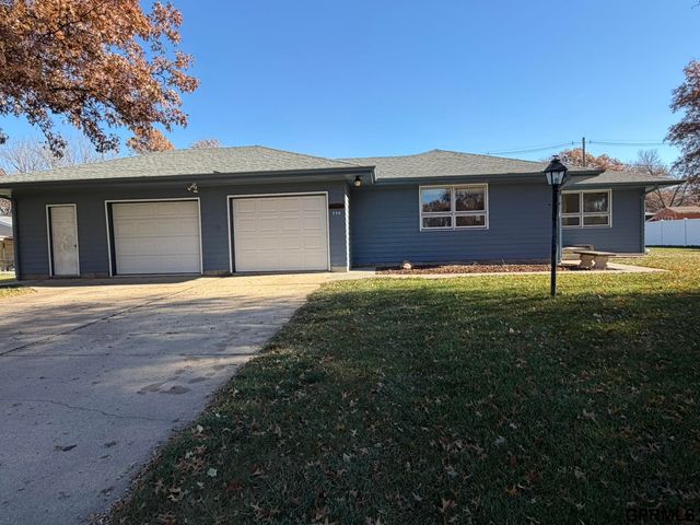 330 Kingwood Avenue, Crete, NE 68333