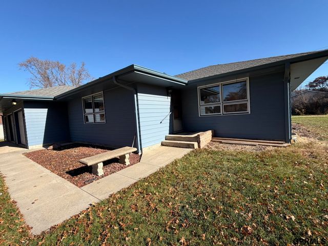 330 Kingwood Avenue, Crete, NE 68333