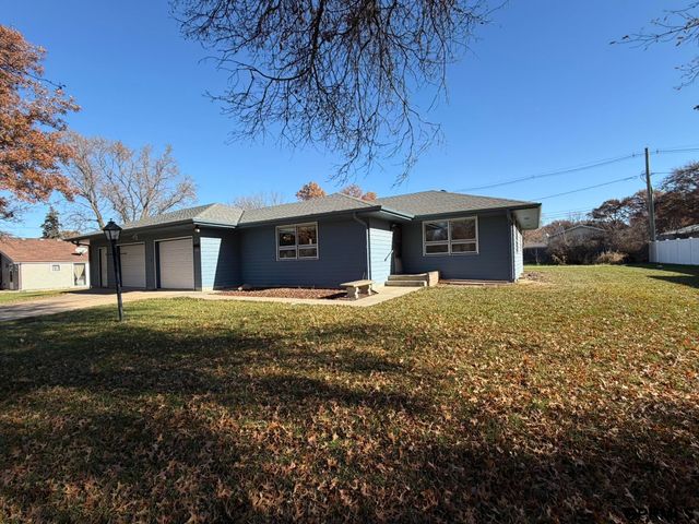 330 Kingwood Avenue, Crete, NE 68333