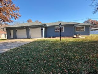 330 Kingwood Avenue, Crete, NE 68333