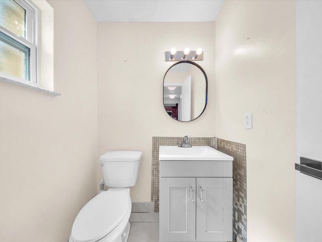 417 SW Natura Avenue B, Deerfield Beach, FL 33441