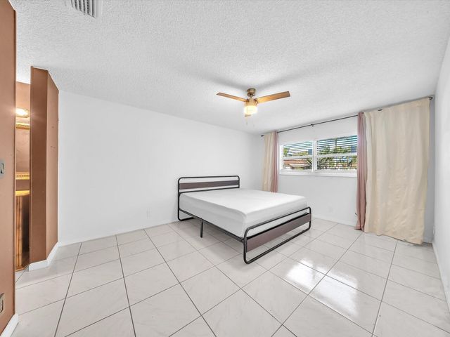 417 SW Natura Avenue B, Deerfield Beach, FL 33441