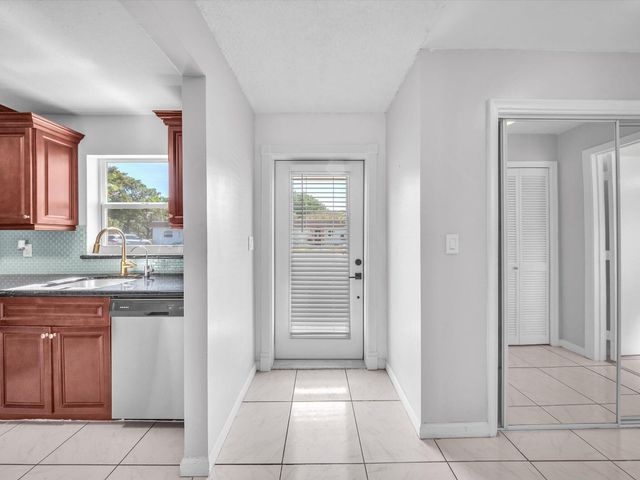 417 SW Natura Avenue B, Deerfield Beach, FL 33441