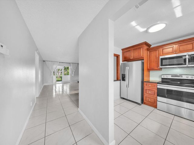417 SW Natura Avenue B, Deerfield Beach, FL 33441