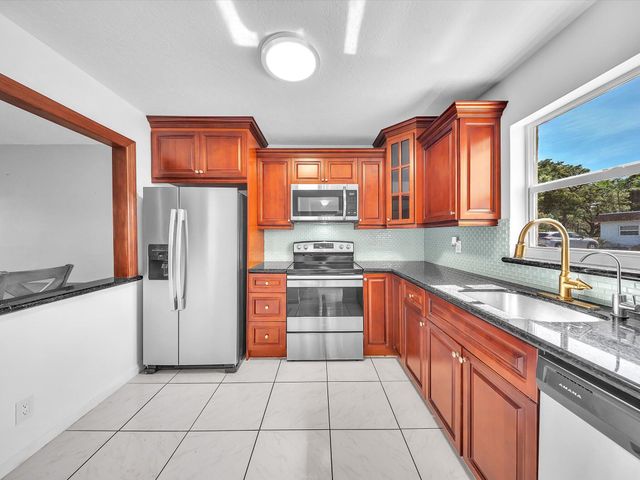 417 SW Natura Avenue B, Deerfield Beach, FL 33441