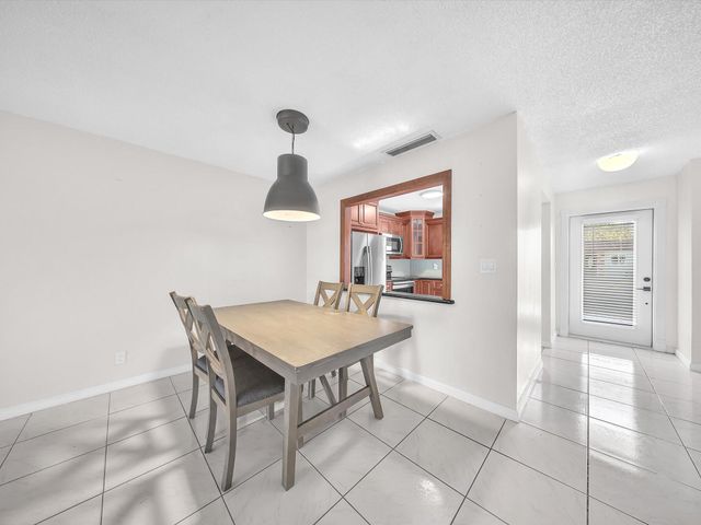 417 SW Natura Avenue B, Deerfield Beach, FL 33441