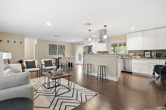 3122 Shady Springs, San Antonio, TX 78230