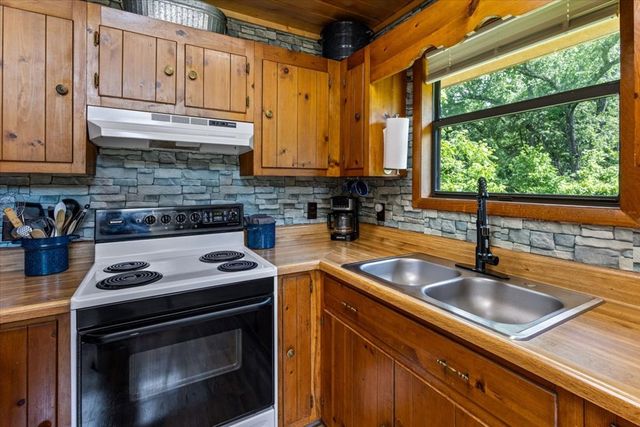 321 Sunrise Street, Murphy, NC 28906