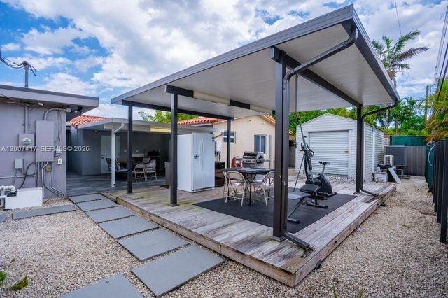 4210 W 6th Ave, Hialeah, FL 33012