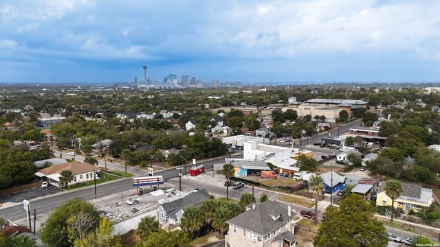 1426 new braunfels, San Antonio, TX 78210