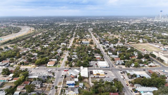 1426 new braunfels, San Antonio, TX 78210