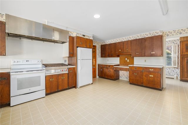 515 Wakefield Street, West Warwick, RI 02893