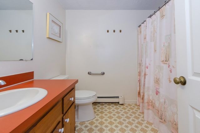 607 W Yarmouth Rd, Yarmouth, MA 02673