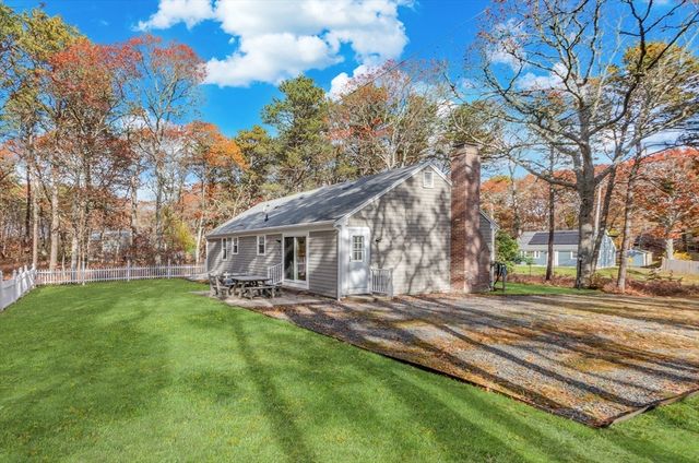 607 W Yarmouth Rd, Yarmouth, MA 02673