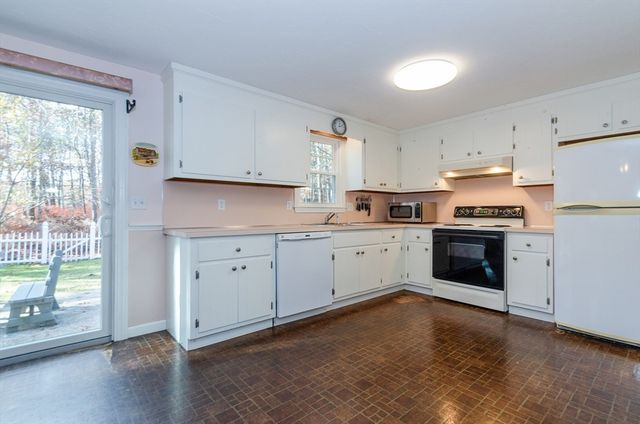 607 W Yarmouth Rd, Yarmouth, MA 02673