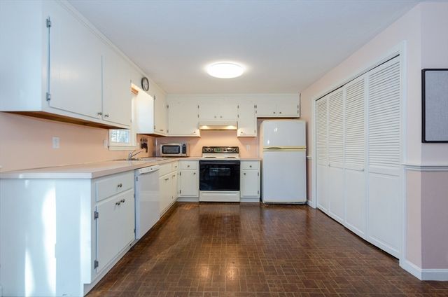 607 W Yarmouth Rd, Yarmouth, MA 02673