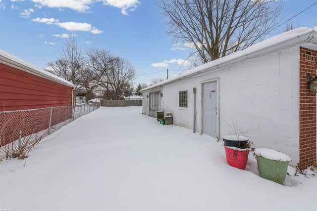 22844 Oakwood Avenue, Eastpointe, MI 48021