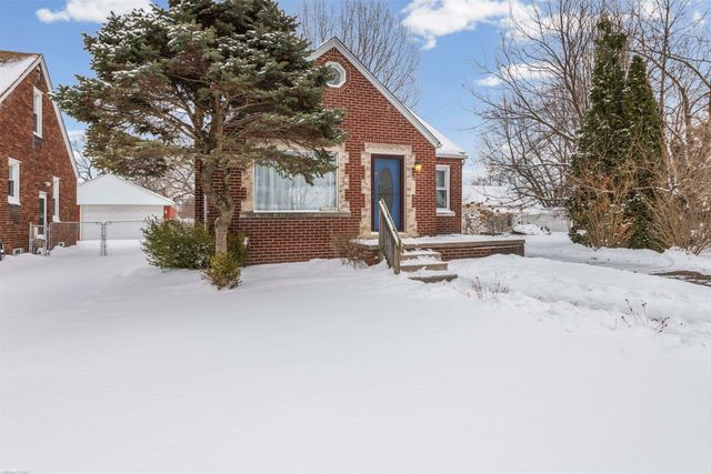 22844 Oakwood Avenue, Eastpointe, MI 48021