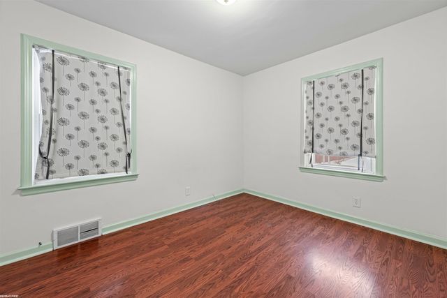 22844 Oakwood Avenue, Eastpointe, MI 48021