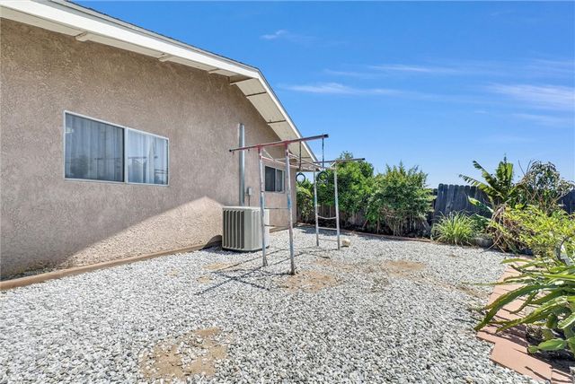 6254 Stanton, Highland, CA 92346