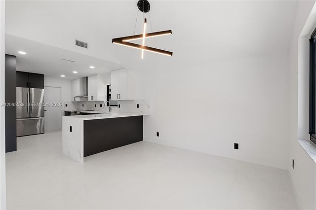 1543 SW 1st Avenue, Boca Raton, FL 33432