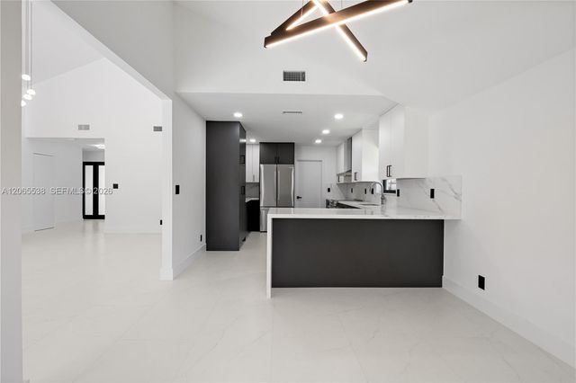 1543 SW 1st Avenue, Boca Raton, FL 33432