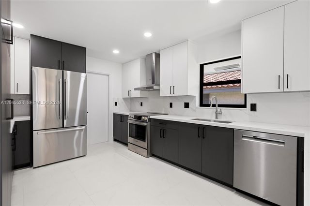 1543 SW 1st Avenue, Boca Raton, FL 33432
