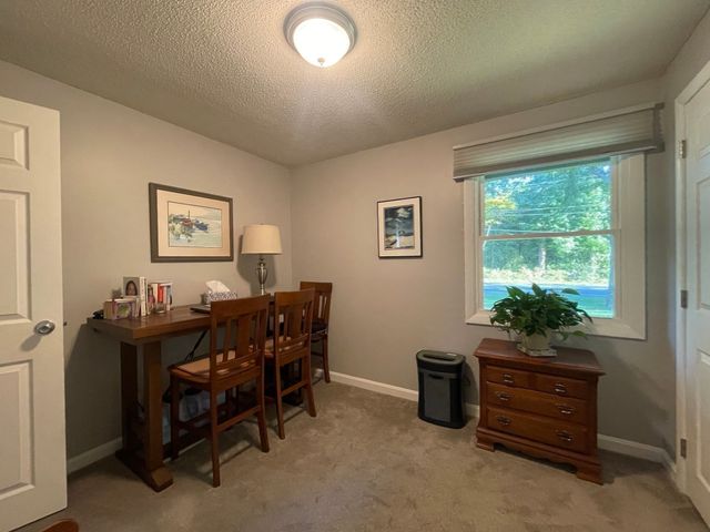 597 Old Warren Rd, Swansea, MA 02777