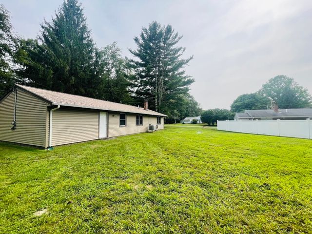 597 Old Warren Rd, Swansea, MA 02777