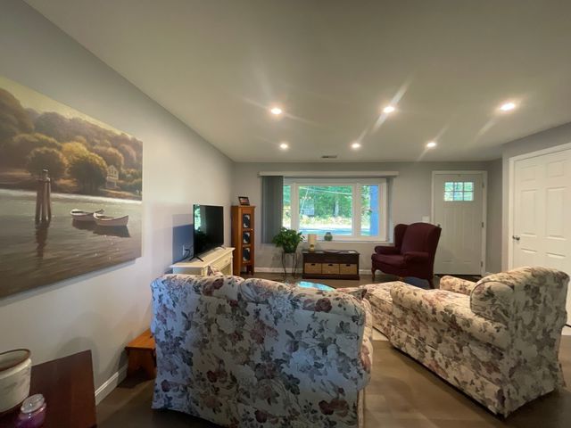 597 Old Warren Rd, Swansea, MA 02777