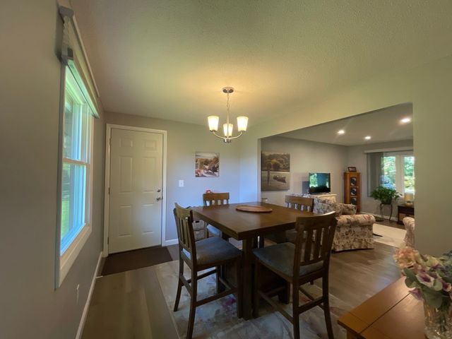 597 Old Warren Rd, Swansea, MA 02777